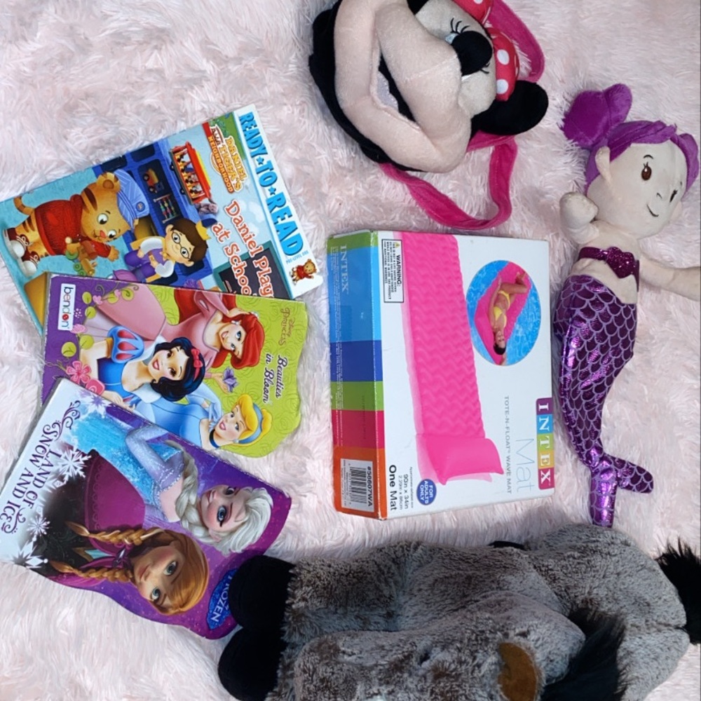 SeStuffed Animals(3), books(3), and pool float!